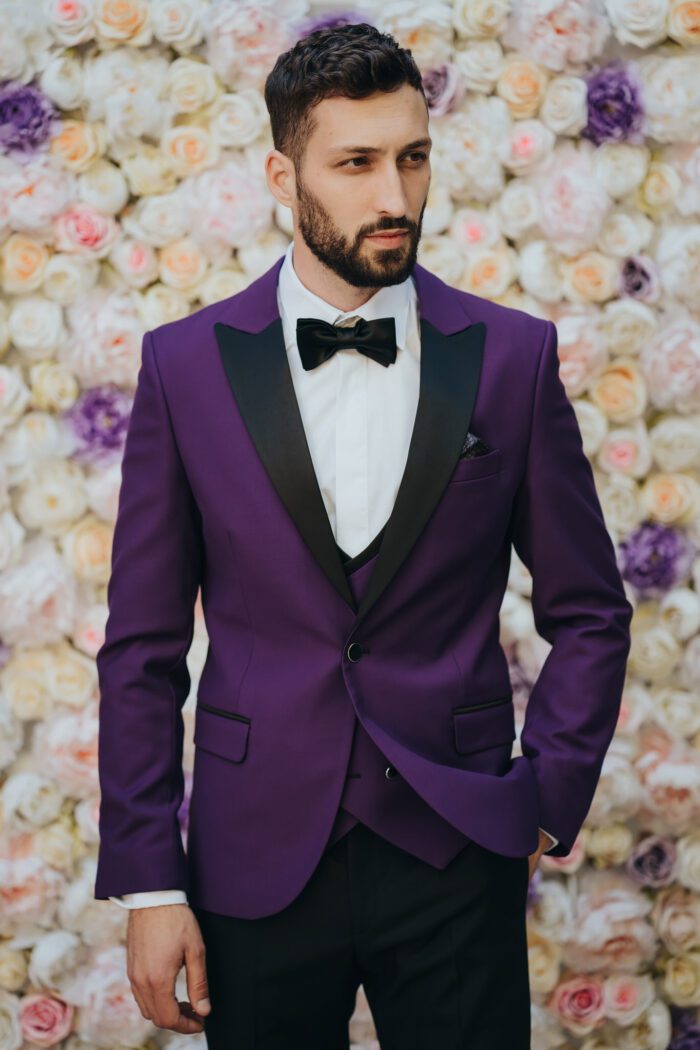 costum-mire-exclusivist-mov-cu-accente-negre-pentru-barbati